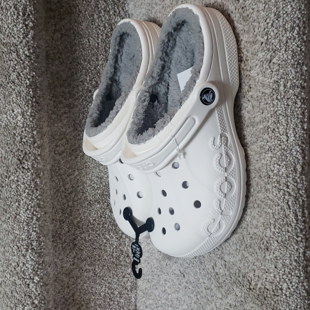 NWT crocs white lined men's 6 women's 8